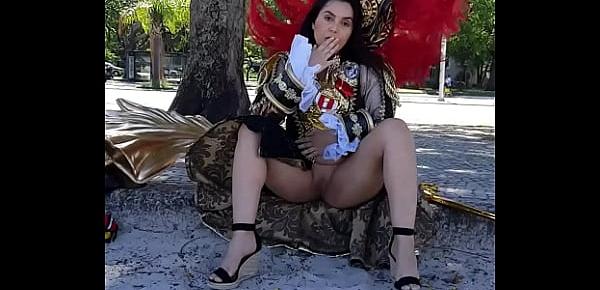  Mimi fazendo squirt com alegoria do Carnaval do Rio de Janeiro